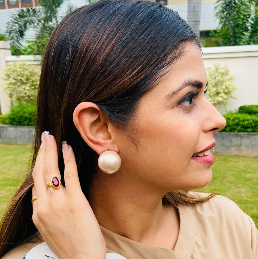 how to style big pearl earrings in 2023