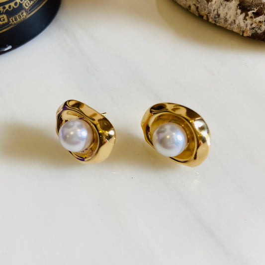 How to style pearl earrings in gold in 2023