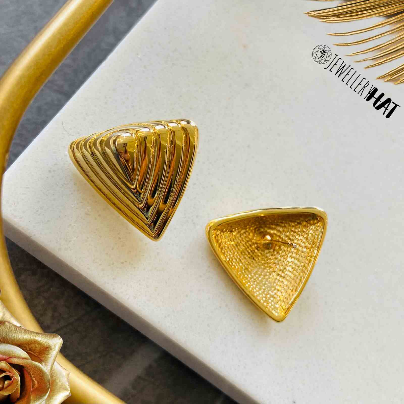 Ear Stud Gold