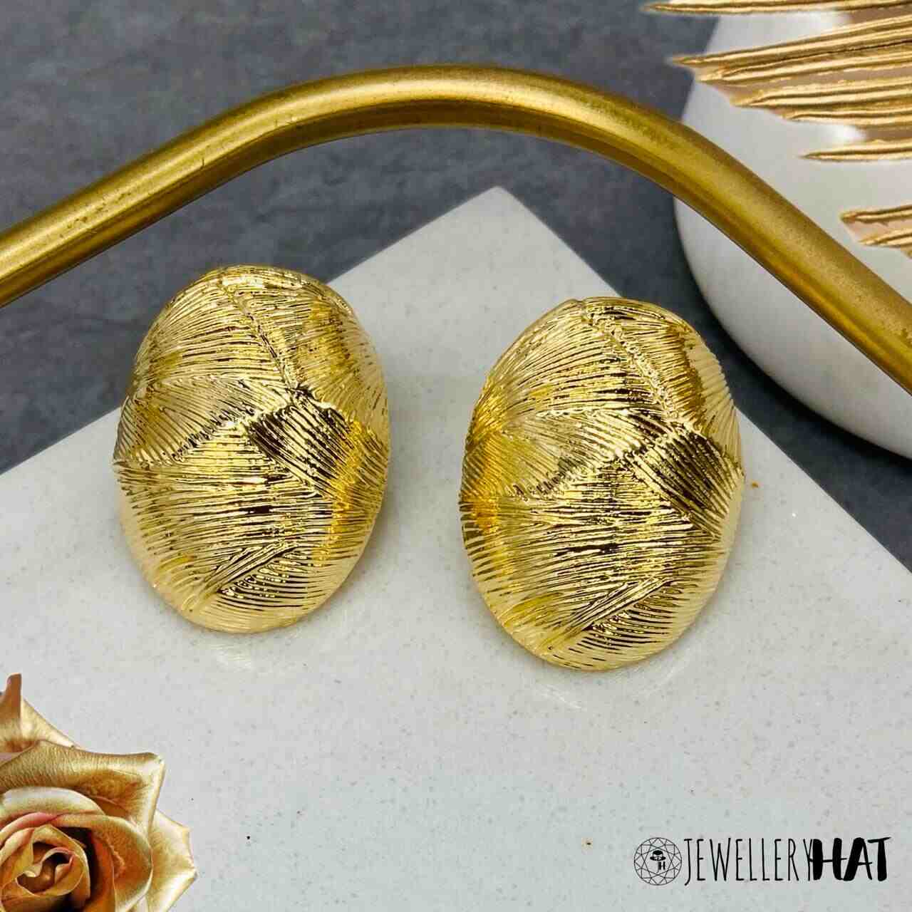 Ear Studs Gold