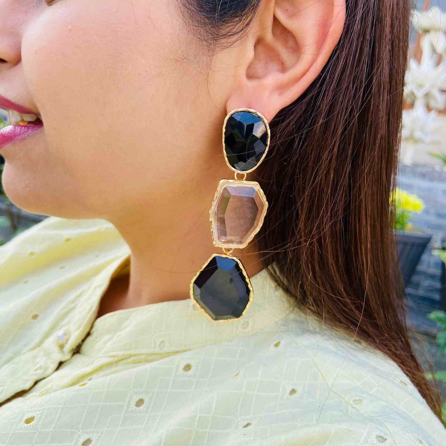 Fashionable Long Black Earring