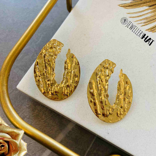 Modern Earrings in Gold