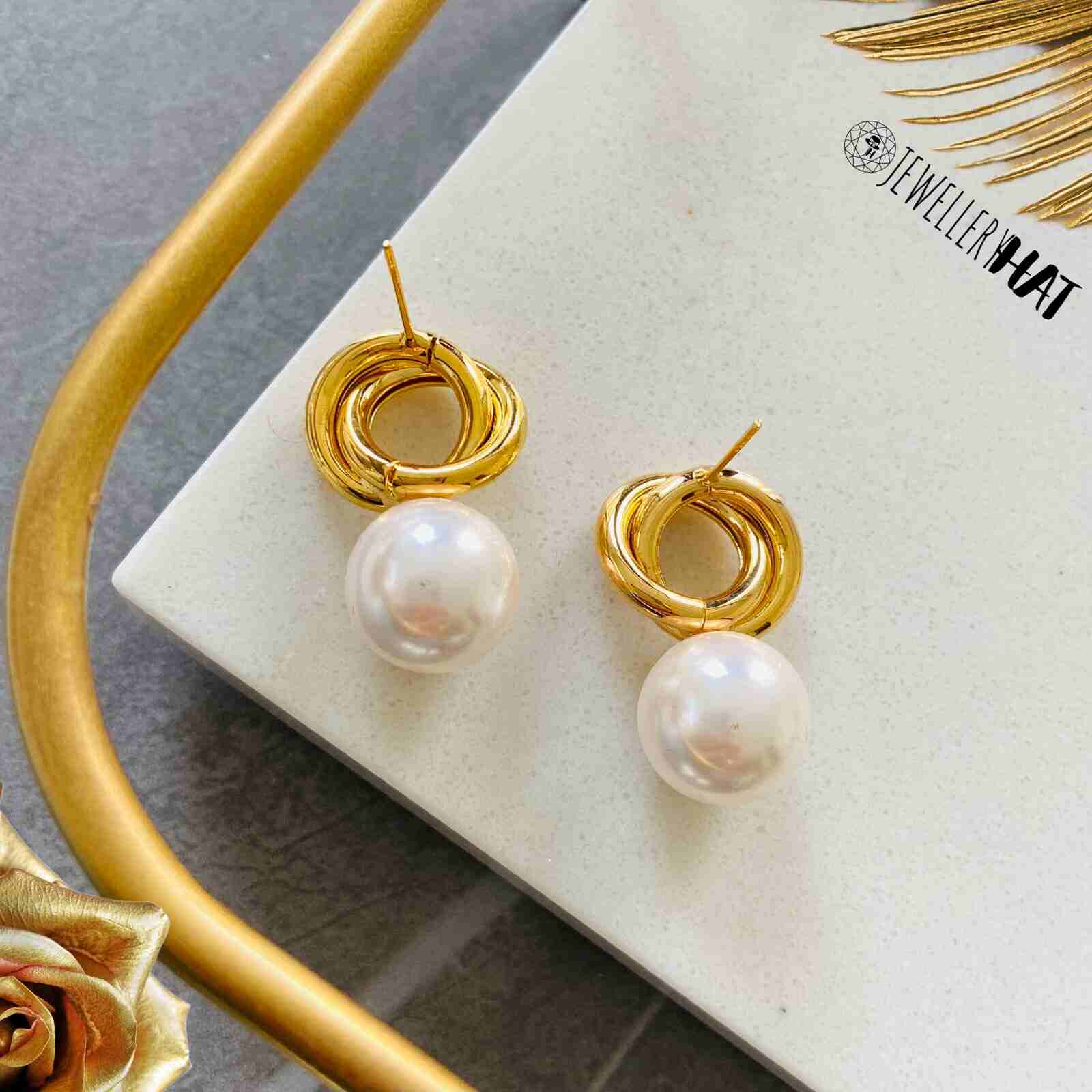 Pearl Stud Earrings in Gold