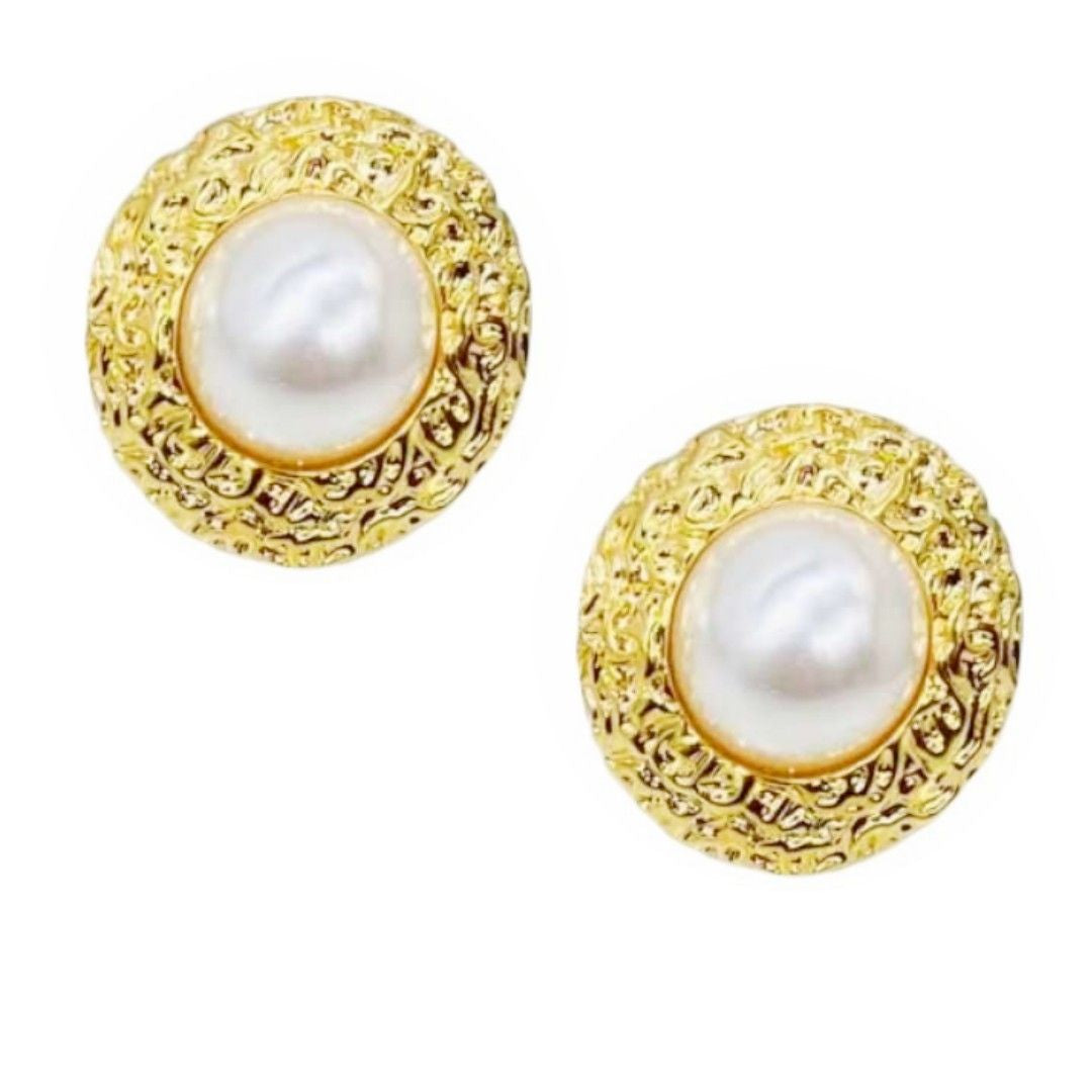 Gold Stud Earrings with Pearl