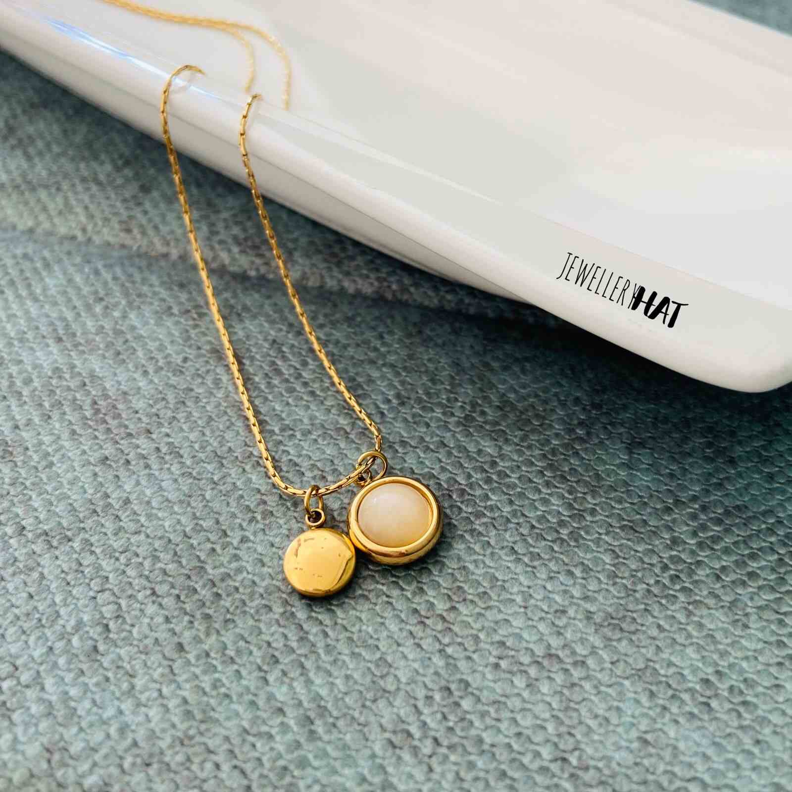 Round Pendant | 18 kt Gold Plated | Fashion Jewellery for Women