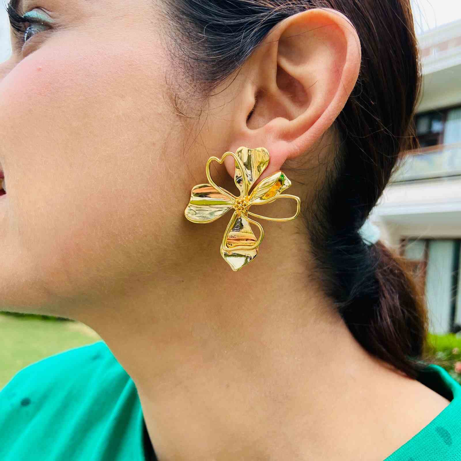 Simple Latest Design of Gold Earrings