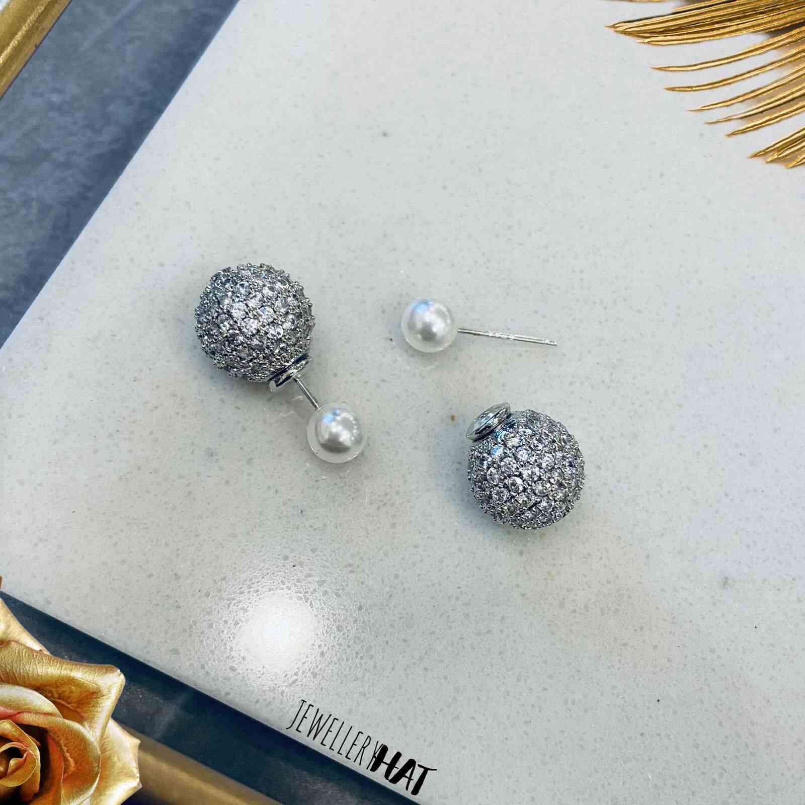 Stud Earrings in Silver